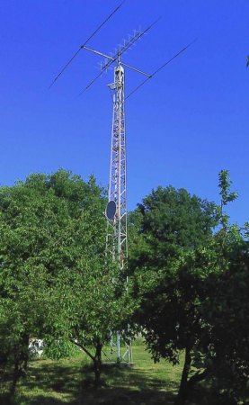 Turm freistehend ohne Seile oder sonstige zusätzliche Sicherungen