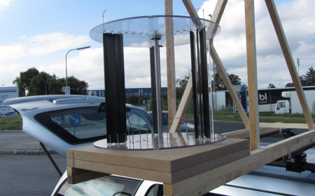 am Autodach montiert