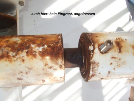 der Masthalter, gesichert mit 3 Madenschrauben