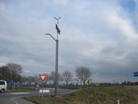 Straßenlaternen mit Windkraft betrieben