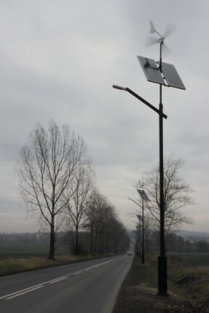 Straßenlaternen mit Windkraft betrieben