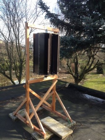 Savonius Eigenbau aus Siebdruckplatte und Nabendynamo