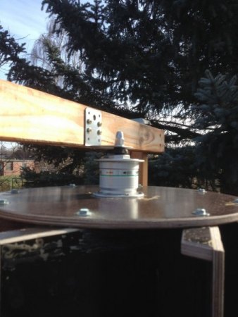 Savonius Eigenbau aus Siebdruckplatte und Nabendynamo