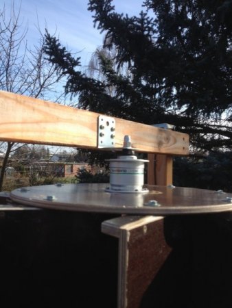 Savonius Eigenbau aus Siebdruckplatte und Nabendynamo