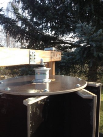 Savonius Eigenbau aus Siebdruckplatte und Nabendynamo