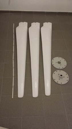 Verkaufe Ersatzrotorblätter 4 m Durchmesser mit Aufnahmeplatten