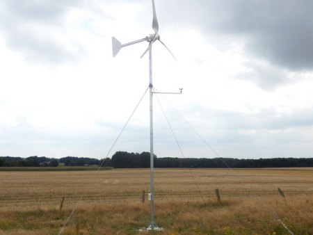 Windmesser am Mast befestigt