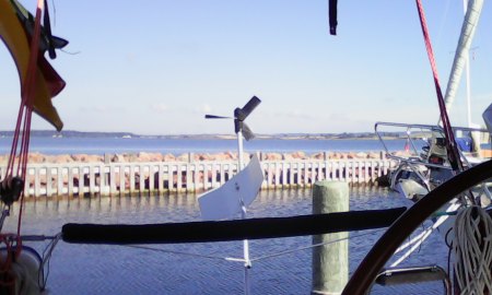 Inselbetrieb auf kleinem Segelboot