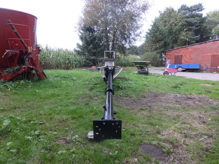 Zugvorrichtung schwenkbarer Mast !