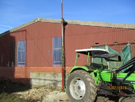 Zweiten 3 Flügler  mit Fundament versteckt hinter der Halle !