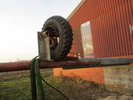 Zweiten 3 Flügler  mit Fundament versteckt hinter der Halle !