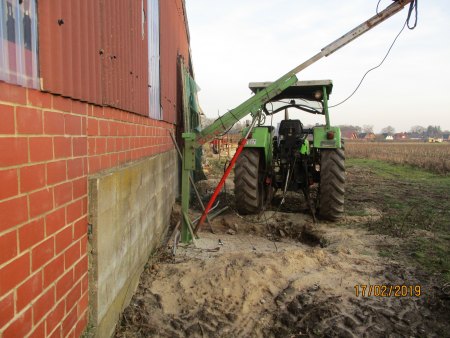 Zweiten 3 Flügler  mit Fundament versteckt hinter der Halle !
