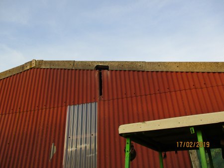 Zweiten 3 Flügler  mit Fundament versteckt hinter der Halle !