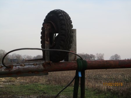 Zweiten 3 Flügler  mit Fundament versteckt hinter der Halle !