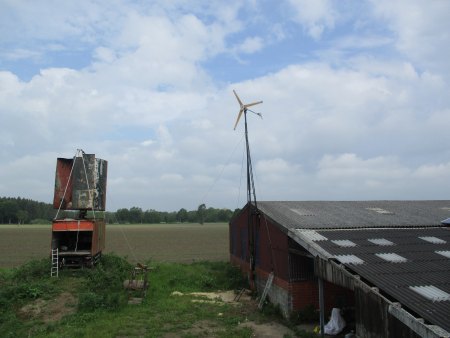 Endlich fertig ,2ter 3 Flügler mit Klappmast,abstützung am  Hallendach !