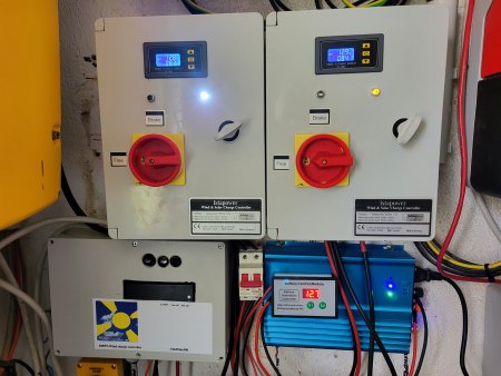 Helixrotoren und Netzwechselrichter als Ergänzung zu 3,2 kWp PV-Anlage